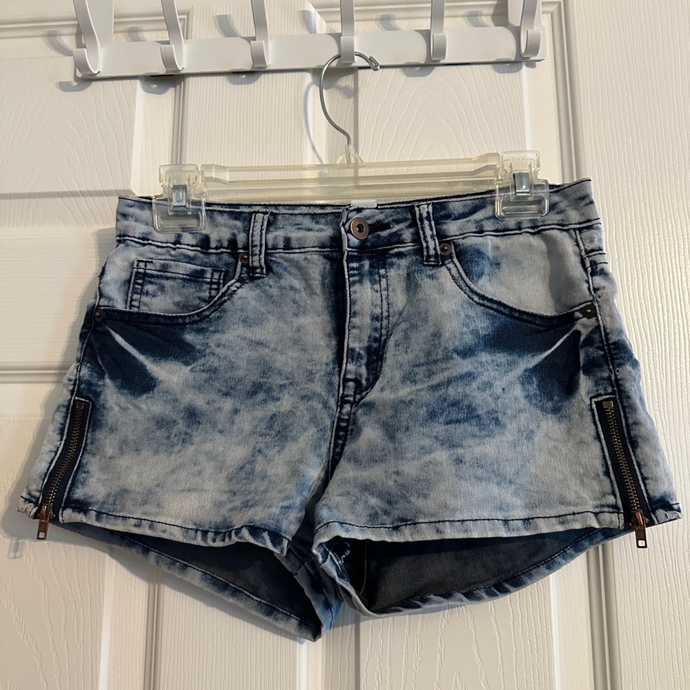 Forever21 denim acid wash shorts